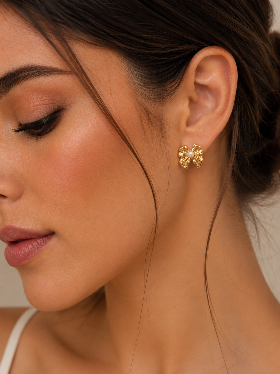 Pearl Muse Bow Studs
