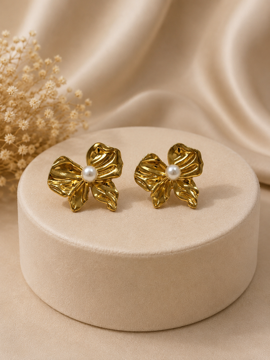 Pearl Muse Bow Studs